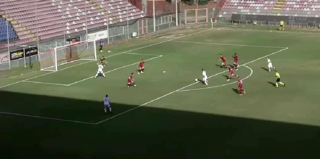 Reggina-Acireale, l'eloquente immagine dell'impreparazione della difesa sul gol ospite
