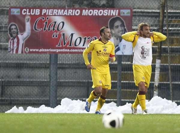 MOROSINI - Paulinho si alza la maglia per celebrare Piermario e viene ammonito: polemiche