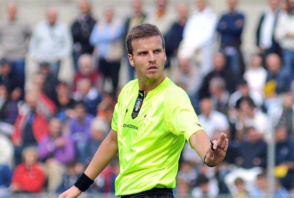 LA PARTITA DELL'ARBITRO - Giusto il rosso a Di Michele, poi è un susseguirsi di errori dalLa Penna rossa