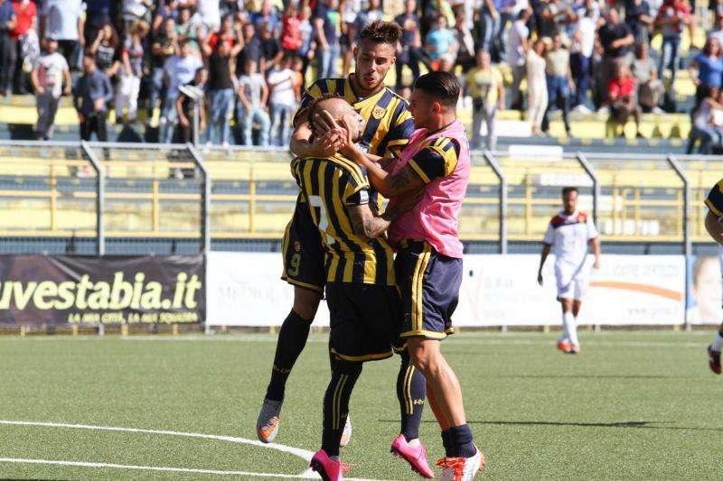 LEGA PRO - Clima caldo anche a Castellammare: sabato sera presa di mira automobile presidente Juve Stabia