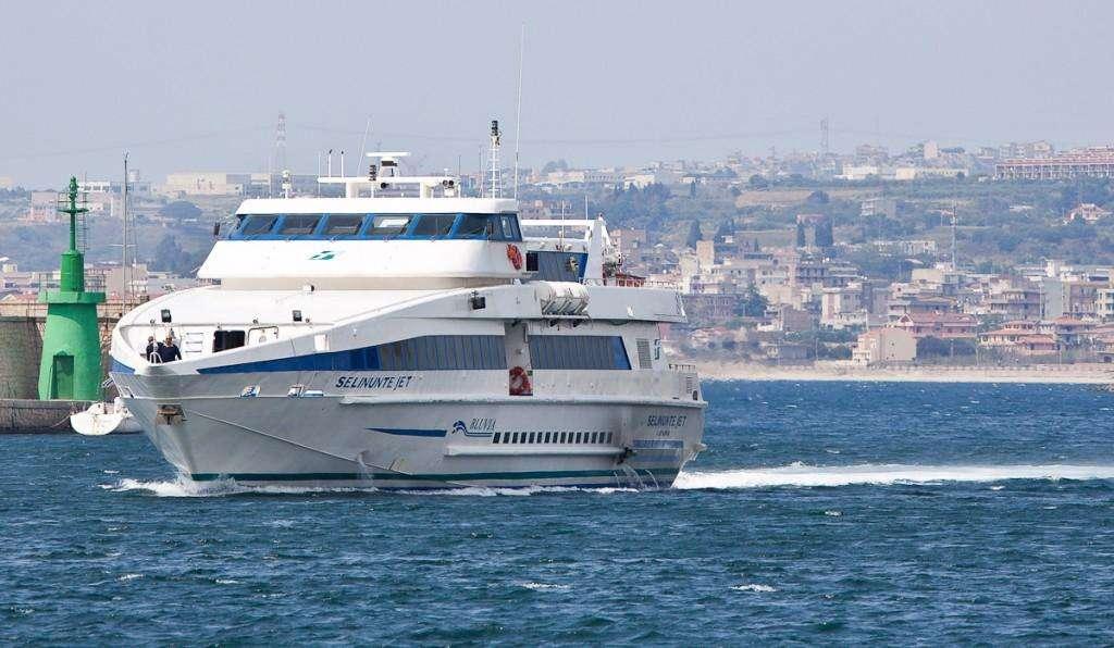 Collegamenti veloci marittimi fra Reggio Calabria e Messina: le richieste della Regione Calabria al MIT