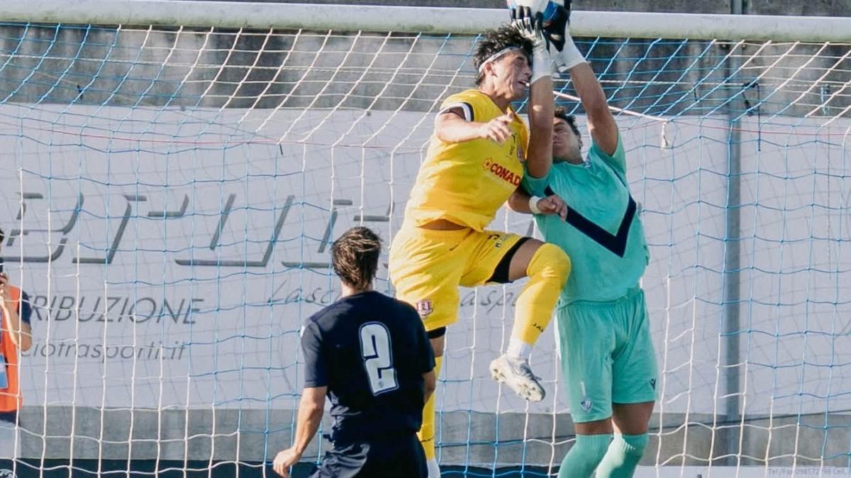 Verso Reggina-PraiaTortora, la rosa della matricola calabrese: attacco insidioso, mix di giovani e esperti, ci sono due ex Reggina