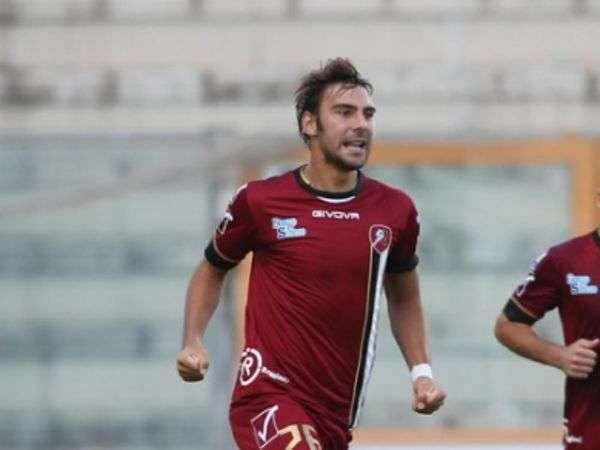 La Reggina raggiunge il Crotone di rigore