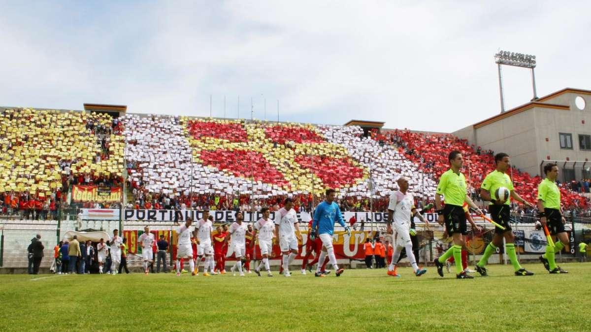 Caso Messina, di cosa si parla: le firme di un soggetto inibito, l'iscrizione e la posizione dei calciatori