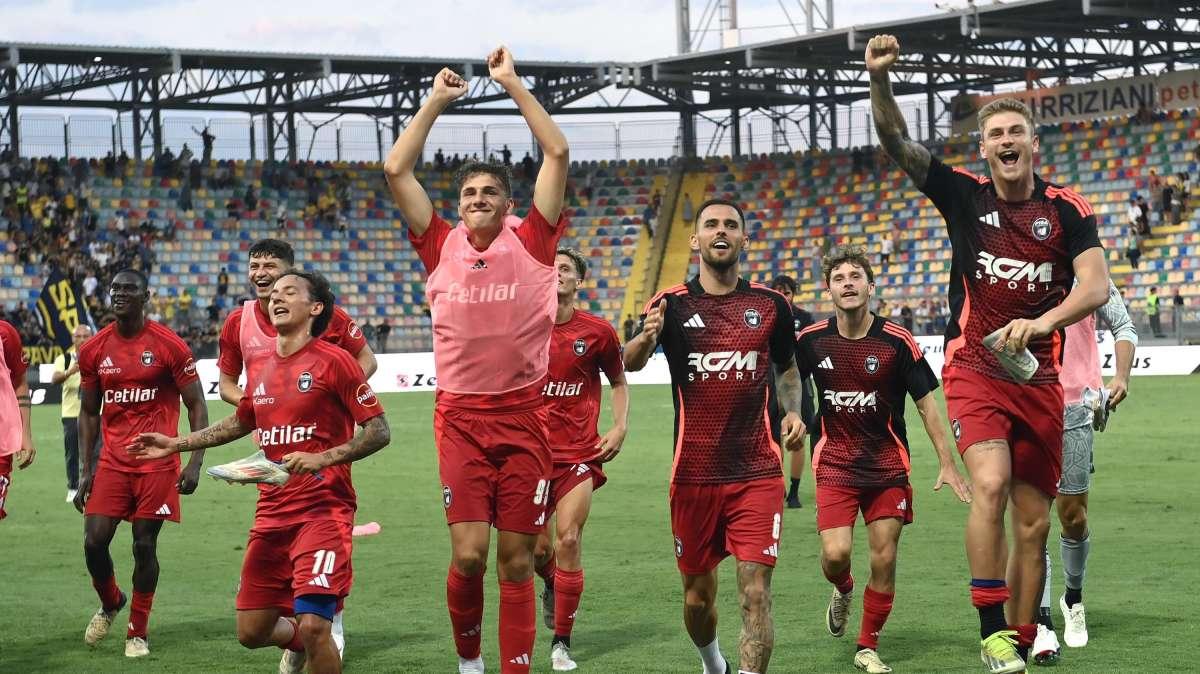 Serie B, risultati e classifica dopo la ventitreesima giornata: bene Pisa e Spezia, vola il Catanzaro, Cosenza sempre più ultima