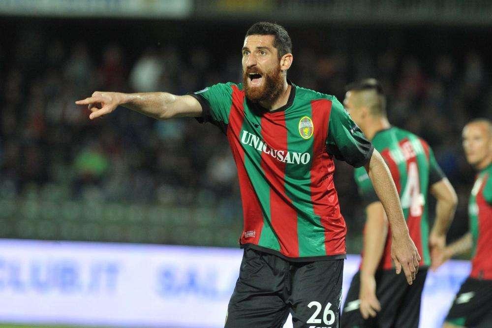 CATANIA-REGGINA - Tanti errori e etnei ancora avanti