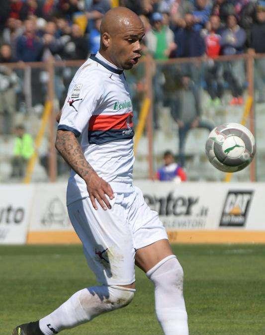 LEGA PRO - PLAYOFF: paura per Baclet, colpo alla testa per il calciatore del Cosenza