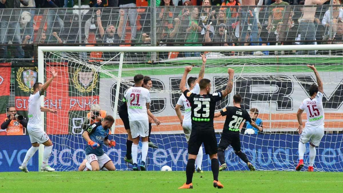 SERIE B, Venezia batte l'Entella nel recupero e vola: LA CLASSIFICA AGGIORNATA