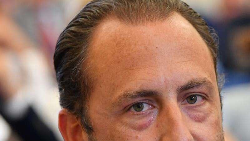 Bari, De Laurentiis ai tifosi biancorossi: "Sciarpa del Napoli al collo per celebrare mio padre. Uniamoci per un unico obiettivo"