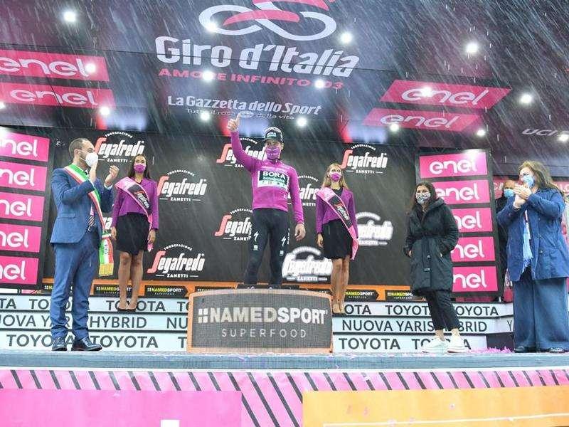 Il Giro d'Italia onora la memoria di Jole Santelli con un minuto di silenzio