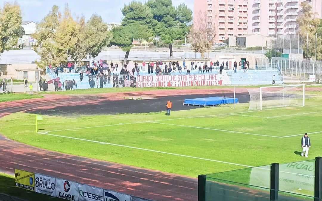 Lo strazio continua oltre il 3 maggio: Reggina già sicura dell'accesso ai pleonastici playoff. Il calendario delle altre in corsa