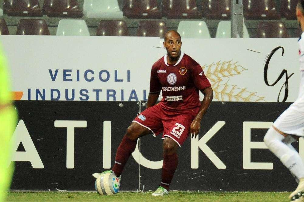 REGGINA-RENDE, problema per Denis nel riscaldamento: il Tanque ko, gioca Reginaldo
