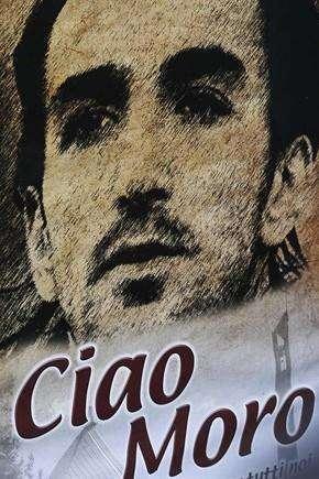 LA NOCERINA CELEBRA MORO - Con la Reggina, le maglie celebrative in onore di Piermario