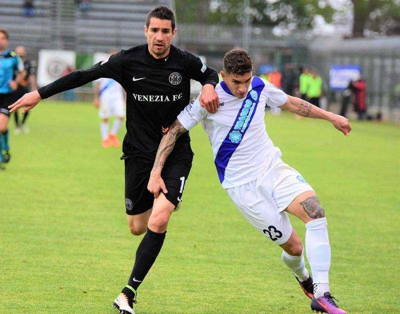 EX REGGINA - Un difensore corteggiato dalla serie B