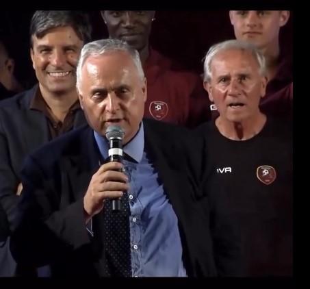 Reggina, il video dell'intervento di Lotito durante la presentazione della squadra: "Io combatto ogni giorno contro le avversità"