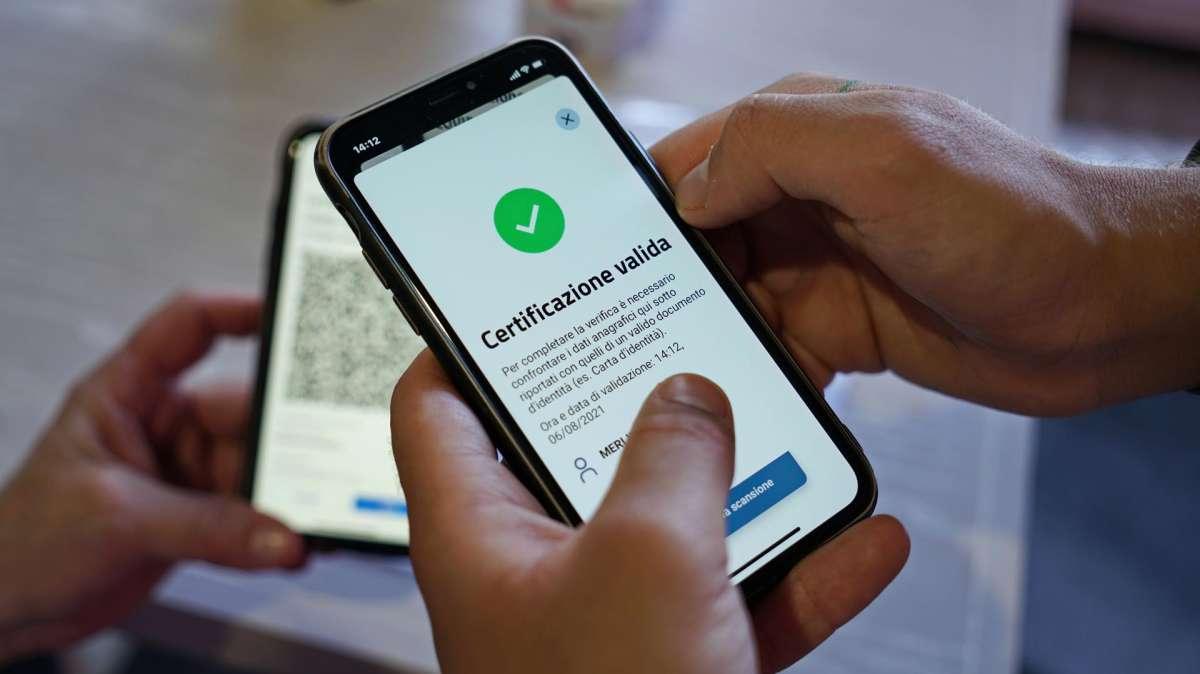 Al via il "Super Green Pass": serve anche per l'accesso negli stadi, tutti i dettagli