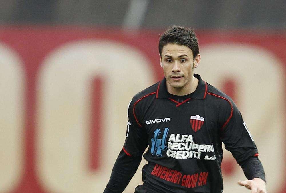 Lutto nel mondo del calcio, scompare giovane difensore Servi