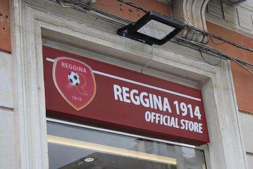 Reggina, riaperto lo store ufficiale: presente lo stato maggiore del club e tutta la squadra