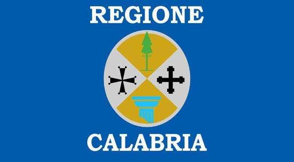 Regione Calabria, da lunedì 6/12 obbligo mascherina all'aperto per gli Over 12