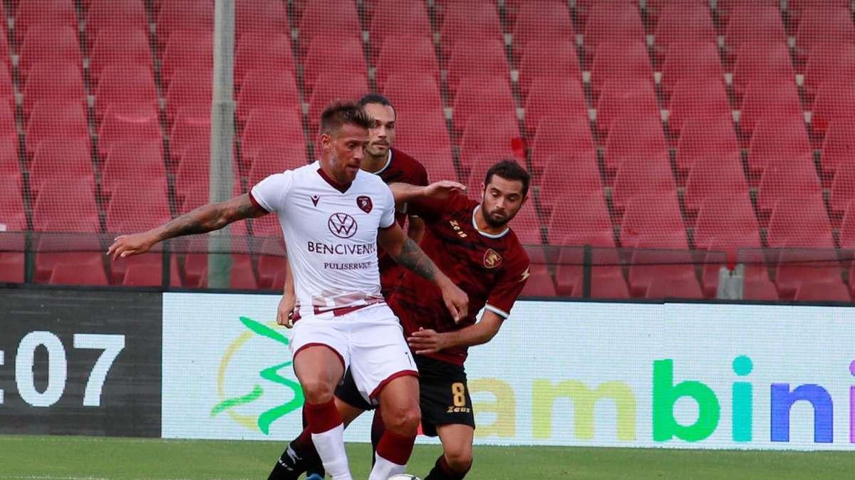 Cremonese-Reggina, il Tanque Denis si prende la fascia da capitano