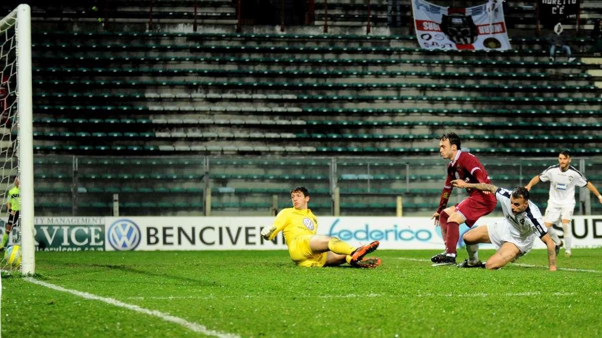 Reggina-Akragas, siciliani mai vincenti a Reggio: dieci colpi amaranto in dodici sfide
