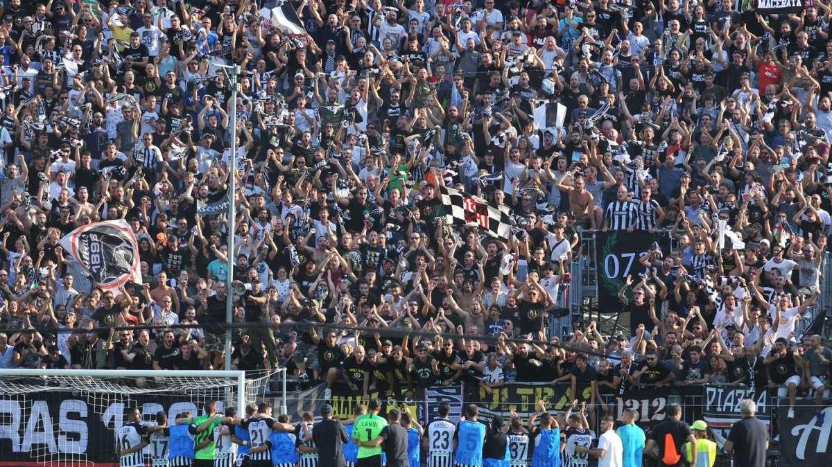 Reggina-Ascoli preview, il cammino esterno dei bianconeri: andamento da playoff, due blitz con Breda