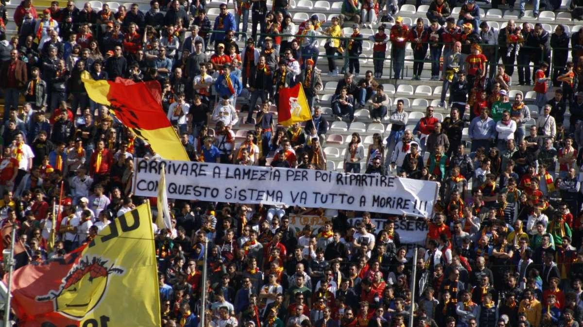 DERBY FLASH NEWS - Tifosi del Messina approdati a Villa e condotti verso lo stadio Granillo