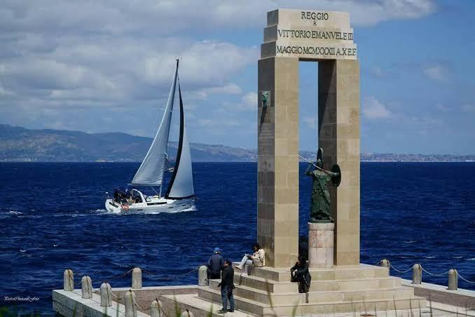 Lo spettacolo della grande vela a Reggio Calabria: il 31 ottobre e 1 novembre il Trofeo Mediterraneo per le classi d'altura