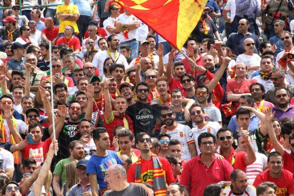 Qui Messina, scintille tra calciatori e patron Sciotto: "Vogliamo gli stipendi", "No, ancora non è arrivata la scadenza"
