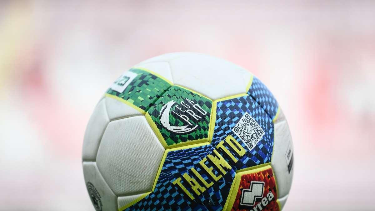 Serie C girone C, risultati e classifica dopo la ventisettesima: primo ko per il Catanzaro, pari Crotone
