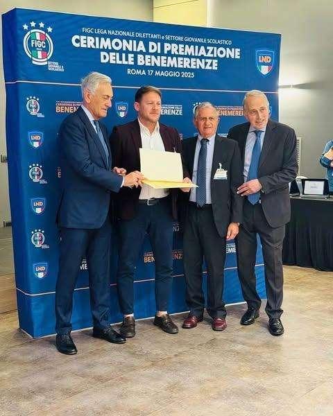 Il Lazzaro Calcio premiato a Roma con la benemerenza per i 50 anni di attività