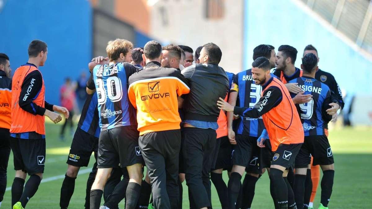 Ex Reggina, ottimo lavoro nel Latina: arriva il rinnovo per Patti