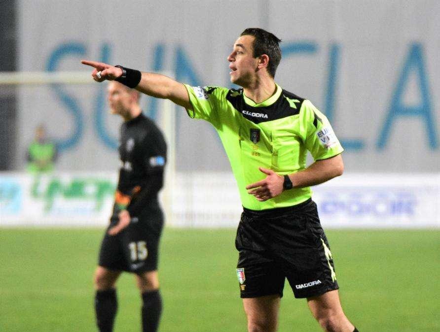 REGGINA-RENDE - Ecco l'arbitro della sfida: fischietto di esperienza per la sfida di lunedì sera