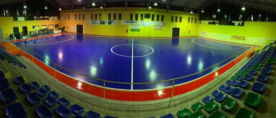 La Polisportiva Futura C5 ha un campo di serie A: le immagini del nuovo parquet del Palasport di Lazzaro