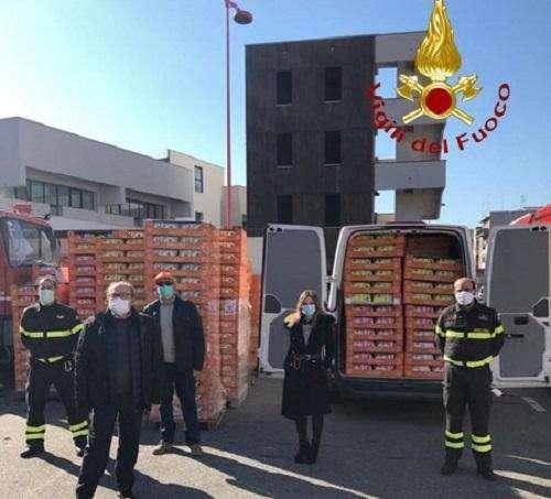 Anche i Vigili del Fuoco del Comando di RC hanno partecipato alla distribuzione di colombe pasquali: la nota