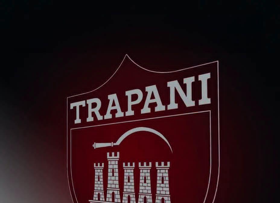 Nota stampa infuocata del Trapani contro lo staff tecnico: "Vogliono farsi esonerare. La squadra non si è ammutinata, sono stati pagati anticipatamente"
