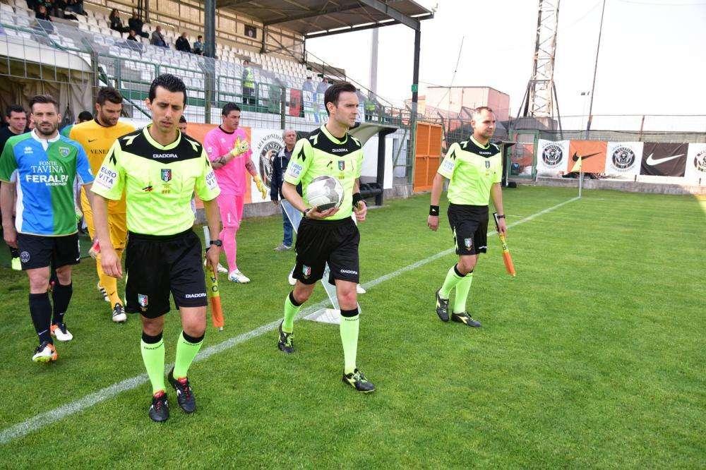 TERAMO-REGGINA, l'arbitro della gara: tutti i precedenti con le due squadre e tutti i numeri del fischietto pugliese
