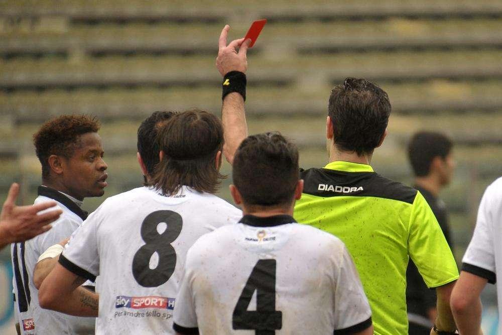 UNDER 17 SERIE C - GIRONE E, Matera-Siracusa finisce in rissa: calci e pugni tra genitori e giocatori
