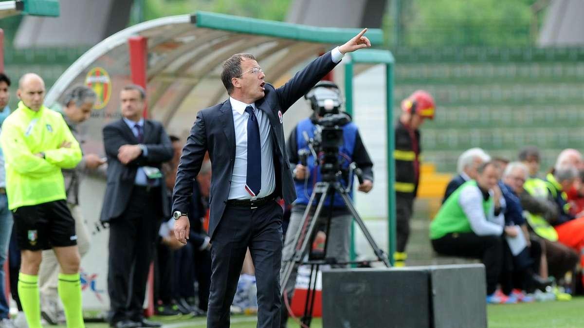 REGGINA, SI RIPARTE DA ALBERTI - Una carriera tra campo e scrivania: ora il trainer marchigiano punta ad un nuovo miracolo