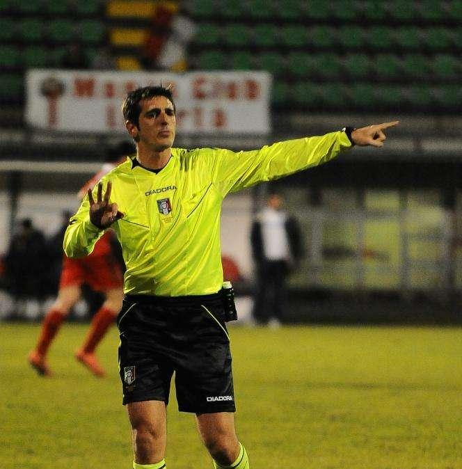 MONOPOLI-REGGINA - La gara dell'arbitro Mantelli: perfetto sugli episodi dei rigori reclamati dai pugliesi