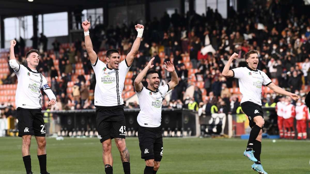 Serie B, risultati e classifica dopo la tredicesima giornata: tre squadre scappano in vetta
