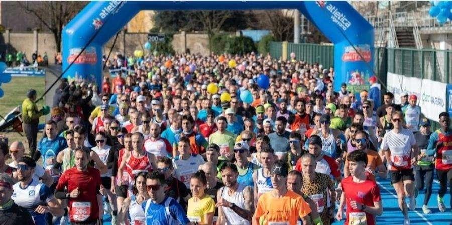 In 2800 hanno partecipato a Vigevano alla Scarpadoro vinta da Simone Peyracchia ed Anna Bardelli