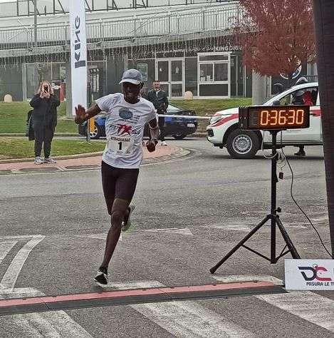 In archivio la quarta edizione della "Straquasar": vittorie di Simon Kibet Loitanyang e Silvia Tamburi