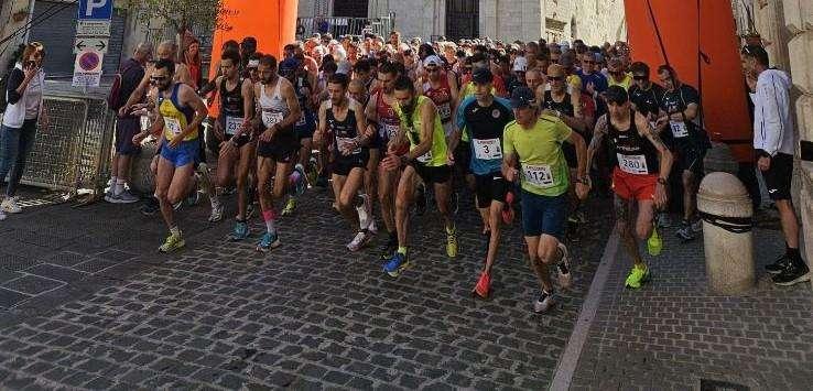 In Umbria si è disputata la Sfacchinata: quasi in 300 di corsa a Gualdo Tadino