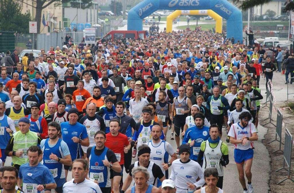 E' la domenica dell'Invernalissima: partenza ed arrivo a Bastia Umbra sulla distanza della mezza maratona