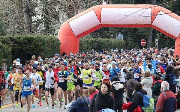 Domenica sarà il giorno della Strasimeno, l'ultramaratona dell'Umbria da Castiglione del Lago