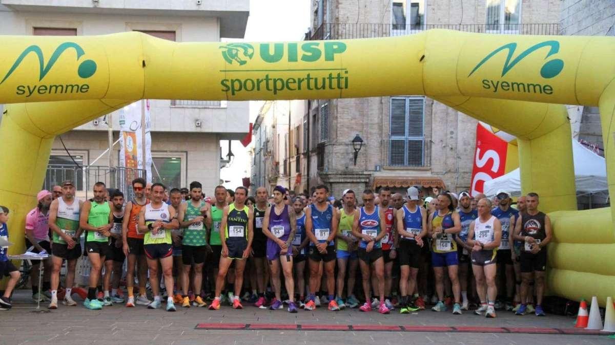La "Notturna di Guardiagrele" (CH) ha trasformato le strade della città nella "terrazza sulla Maiella"