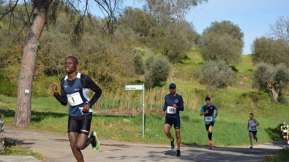 Seconda tappa del Giro podistico dell'Umbria (con classifica completa) nel segno di Loitanyang e Poesini 