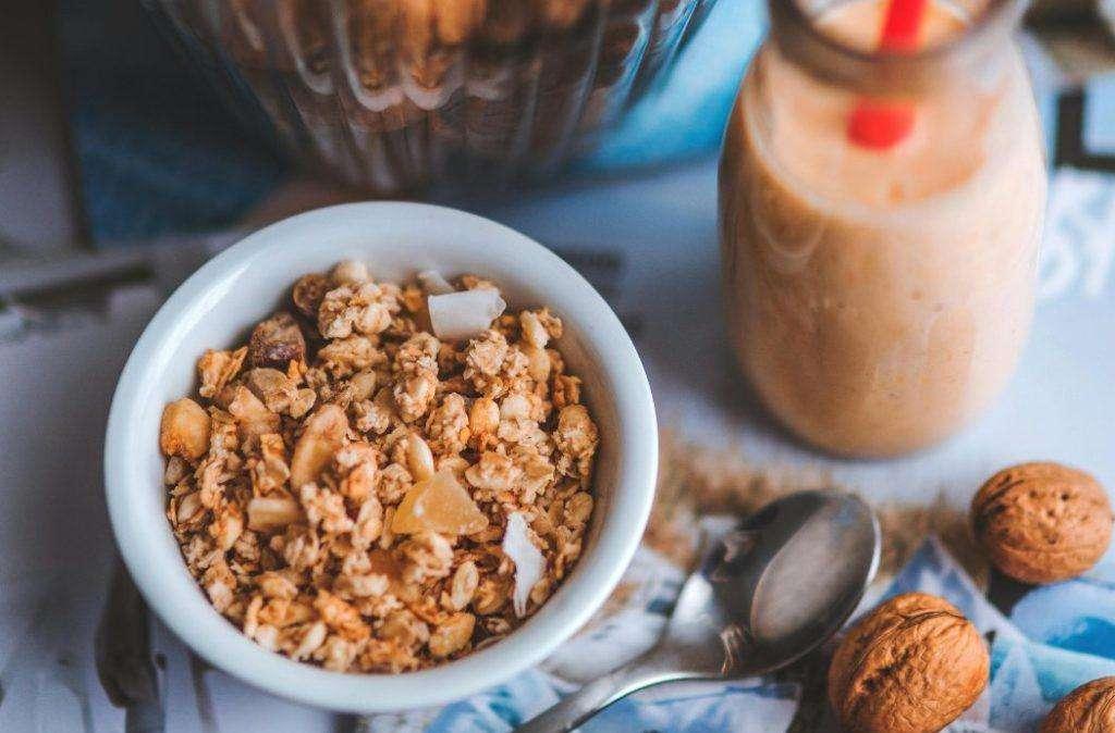 Cosa è meglio mangiare prima della corsa se si va al mattino, il pomeriggio o la sera?