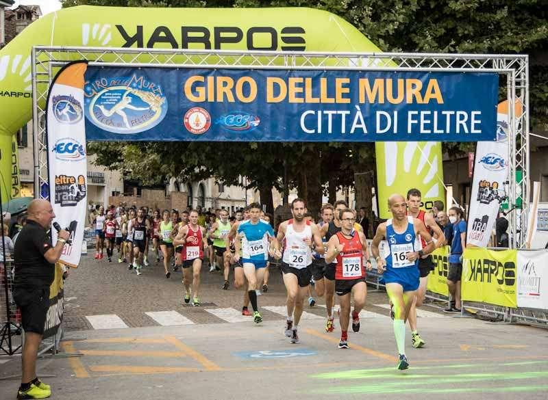 Spettacolo per le strade di notte a Feltre per il Giro delle Mura